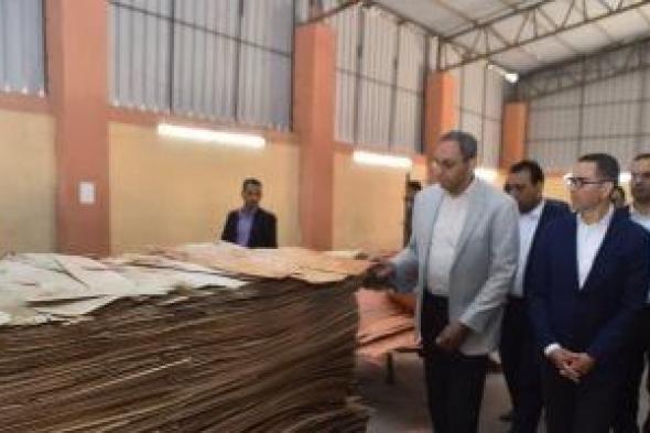 في
إطار
جولته
الحالية
بمحافظتي
الأقصر
وقنا..
وزير
الاستثمار
والتجارة
الخارجية
ومحافظ
قنا
يتفقدان
سير
العمل
بالمنطقة
الحرة
العامة
بقفط