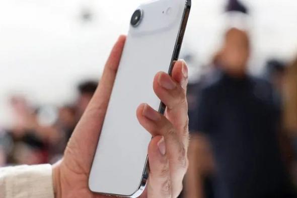 آيفون
آير
2
سيعالج
أبرز
عيبين
في
الجيل
الأول
من
الهاتف
فائق
النحافة