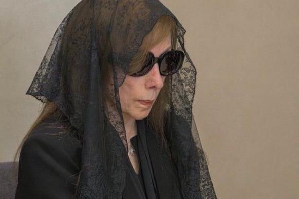 فيروز تودع هلي الرحباني بحزن صامت وباقة من الورود