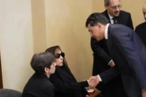 وزير
الإعلام
اللبنانى
معزيًا
فيروز:
فى
صمتك
نتعلم
الصبر