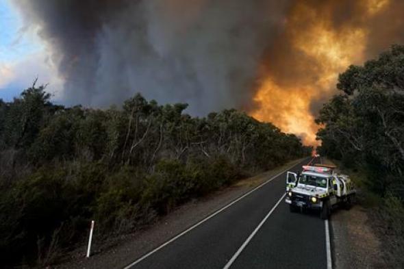 كارثة في أستراليا.. حرائق الغابات تدمر منازل وتقطع الكهرباء عن عشرات الآلاف