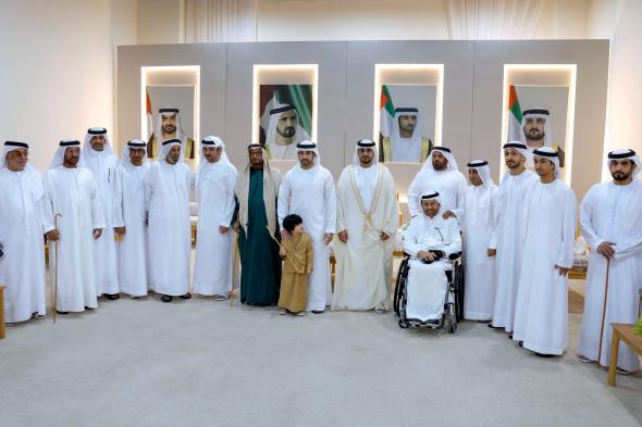 حمدان بن محمد يحضر أفراح المطيوعي والمزروعي