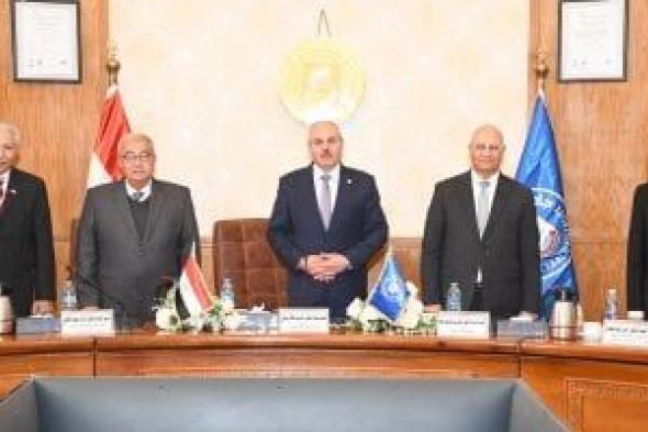 تفاصيل
انعقاد
لجان
اختيار
عميد
كلية
الطب
البيطري
بجامعة
قناة
السويس