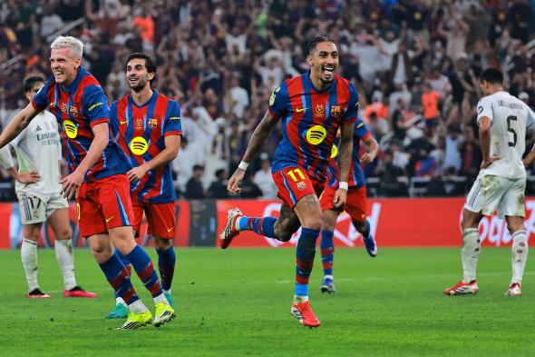 برشلونة يحرز كأس السوبر الإسبانية بفوز مثير على ريال مدريد 3-2