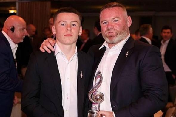 مانشستر
      يونايتد
      يمنع
      ابن
      روني
      من
      لبس
      «حذائه»