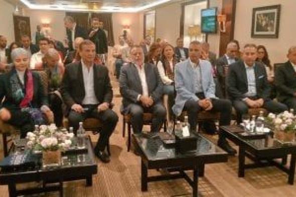 محافظ
البنك
المركزى
ووزير
الزراعة
ومحافظ
أسوان
يشهدون
عرض
مشروع
دعم
صغار
المزارعين