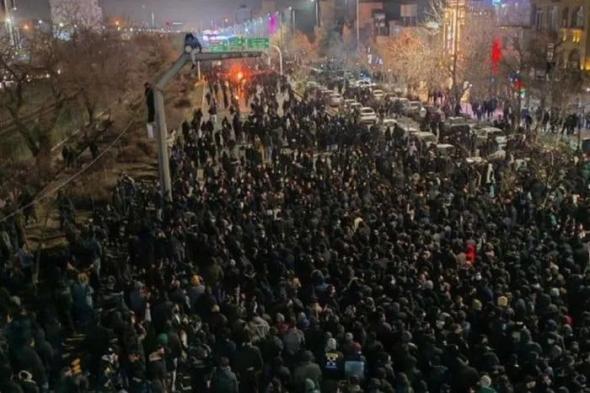 احتجاجات
      إيران..
      ارتفاع
      عدد
      القتلى
      و"استمرار
      انقطاع
      الإنترنت"