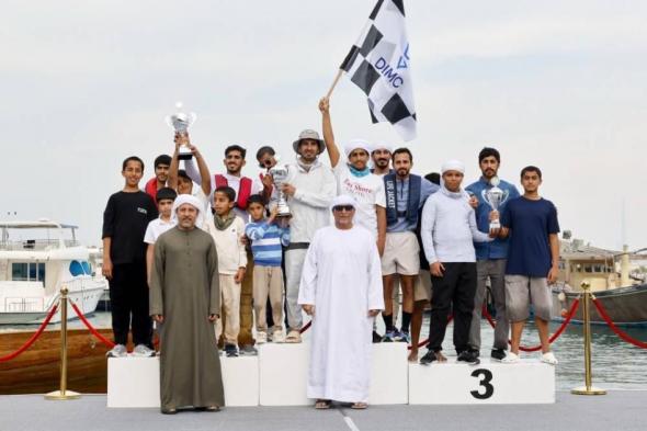 «حشيم
      153»
      بطلاً
      لسباقات
      دبي
      للقوارب
      الشراعية
      43
      قدماً