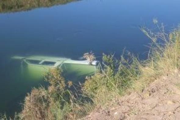 استمرار
جهود
انتشال
سيارة
مدير
مكتب
محافظ
أسوان
بعد
انقلابها
فى
ترعة