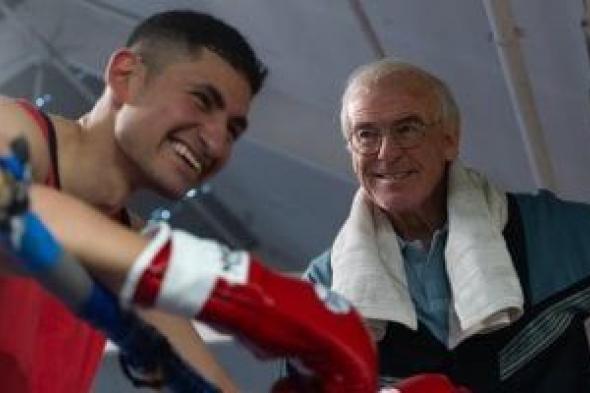 عرض
خاص
لـ
فيلم
GIANT
بطولة
أمير
المصرى
اليوم