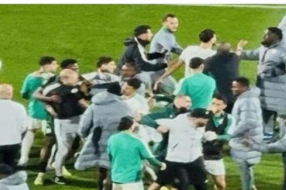 أحداث
      مؤسفة
      في
      ملعب
      مراكش
      بعد
      نهاية
      مباراة
      الجزائر
      ونيجيريا
      (فيديو)