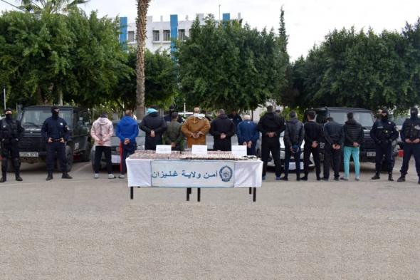 غليزان:
توقيف
12
شخصا
وحجز
16
ألف
قرص
مهلوس