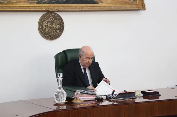 رئيس
الجمهورية
يترأس
اجتماعا
لمجلس
الوزراء