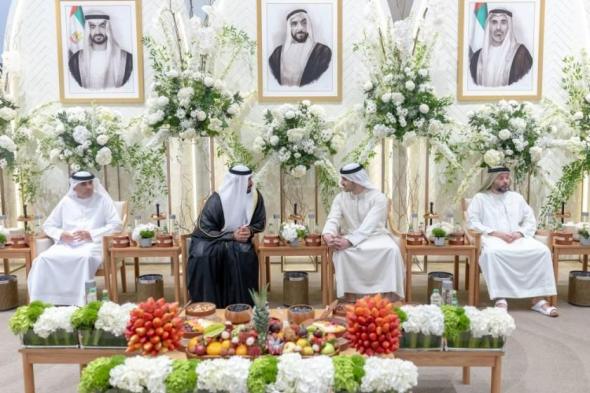 محمد
      بن
      راشد
      بن
      محمد
      يحضر
      أفراح
      بالجافلة
      والنيادي