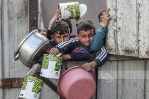 أطفال
غزة
فى
مواجهة
الجوع..
معركة
البطون
الفارغة