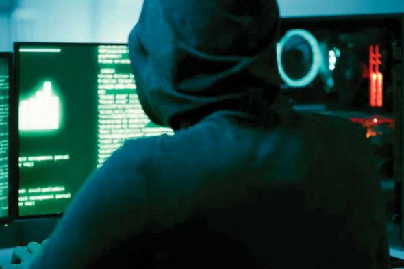 محتالان يخدعان امرأة ويستوليان على 40.9 ألف درهم من حسابها