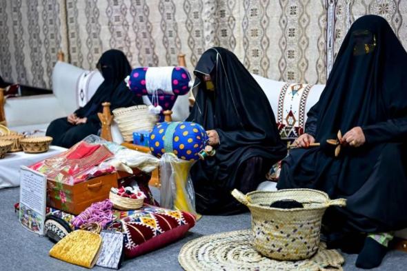 ركن
      الحرف
      التراثية
      ذاكرة
      الأجداد
      في
      مهرجان
      الظفرة