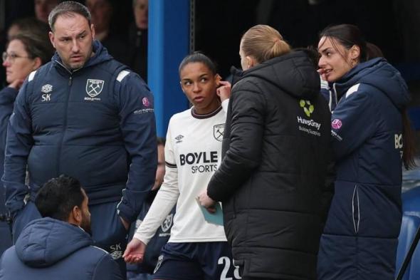 قرط
      يمنع
      مشاركة
      لاعبة
      وستهام