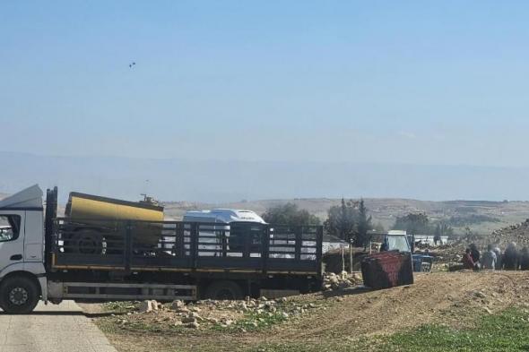 عائلات
من
شلال
العوجا
تفكك
مساكنها
قسرًا
تحت
ضغط
اعتداءات
المستوطنين