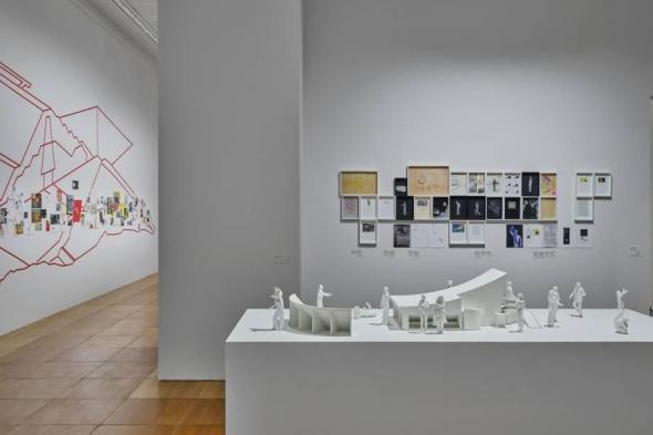 «رواق
      الفن»
      بأبوظبي
      يختتم
      «ماضي
      زمن
      مؤقت»
      18
      الجاري