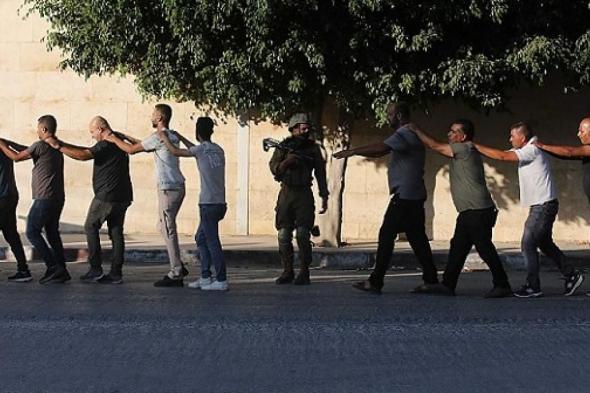 اعتقالات
واحتجازات
واسعة
خلال
اقتحامات
للاحتلال
في
مدن
الضفة