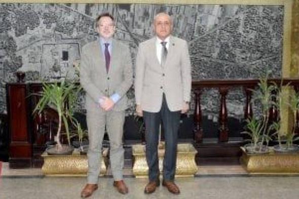 محافظ
الأقصر
يبحث
مع
السفير
الكندي
التعاون
وزيادة
أعداد
السائحين
لمصر..
صور