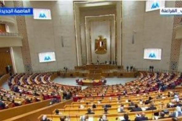 خالد
خلف
الله
وفتحى
قنديل
والهوارى
يؤدون
اليمين
الدستورية
فى
أولى
جلسات
النواب