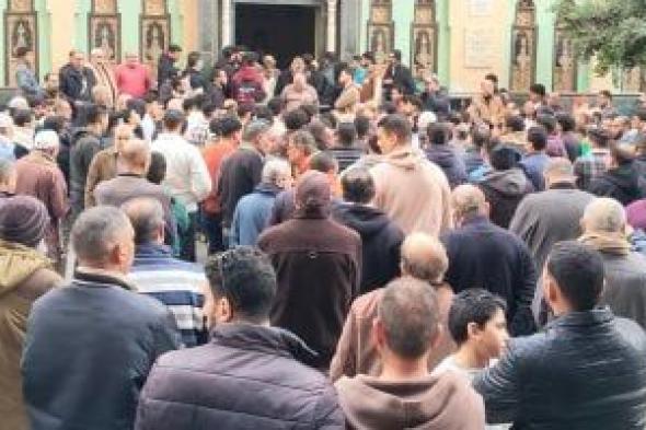 أهالى
البحيرة
يشيعون
جنازة
سيدة
توفيت
بعد
رحيل
زوجها
بأيام
حزنا
على
فراقه