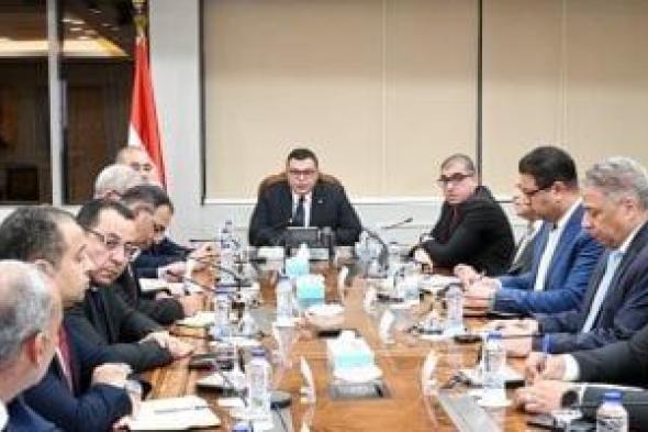 وزير
الإسكان
يتابع
الموقف
التنفيذى
للمشروعات
ومنظومة
الصيانة
بمدينة
الشروق