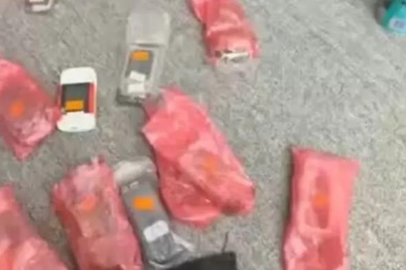 تاجر ليبي يستلم شحنة هواتف "نوكيا" كان قد طلبها قبل 16 سنة