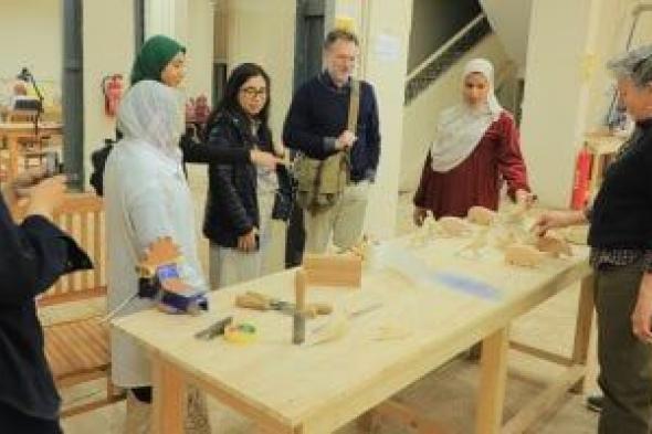 سفير
كندا
بمصر
يزور
مشروع
السياحة
الشاملة
والنمو
الاقتصادى
للمرأة
بإسنا..
صور