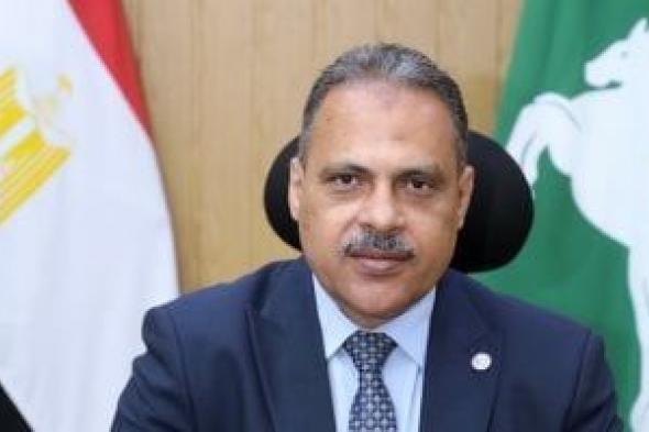 محافظ
الشرقية
يصدر
21
قرارا
تأديبيا
لـ50
من
العاملين
المقصرين
فى
العمل