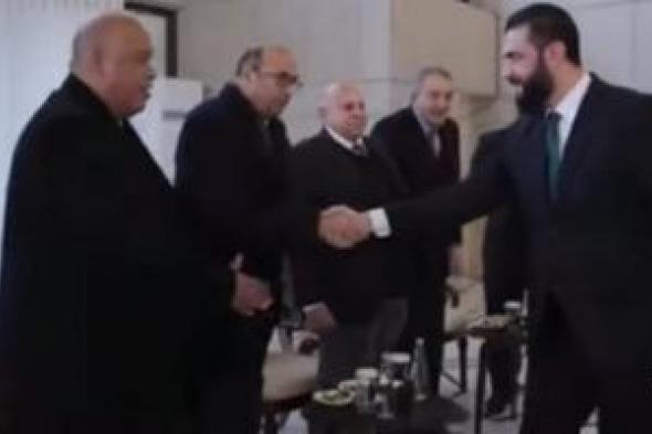 سكرتير
عام
اتحاد
الغرف
التجارية
عقب
لقائه
الرئيس
السوري:
رجال
الأعمال
المصريين
يطمحون
لإقامة
مشروعات
كبرى
في
سوريا