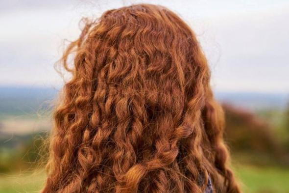 اللون
      الأحمر
      للشعر
      يحمي
      الخلايا
      من
      التلف