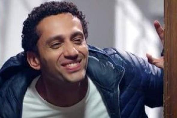 محمد
حاتم:
ألعب
دور
طبيب
فى
مسلسل
عرض
وطلب
وهى
شخصية
خارجة
عن
المألوف