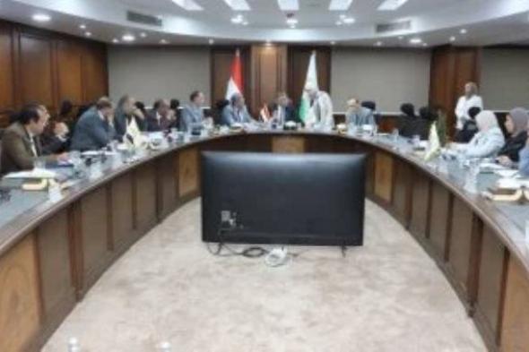 محافظ الجيزة يوجه بحسم شكاوى المواطنين خلال 48 ساعة فى اللقاء الأسبوعى