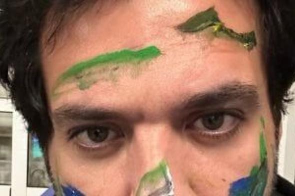 حسن
الرداد
ينشر
صورة
لإبدعات
ابنه
فادى
فى
الرسم
على
وجهه