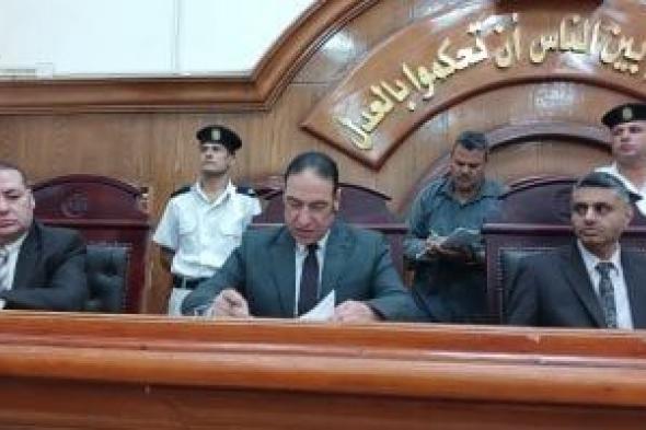 المؤبد
وغرامة
100
ألف
جنيه
لربة
منزل
بتهمة
الإتجار
فى
البشر
بالشرقية