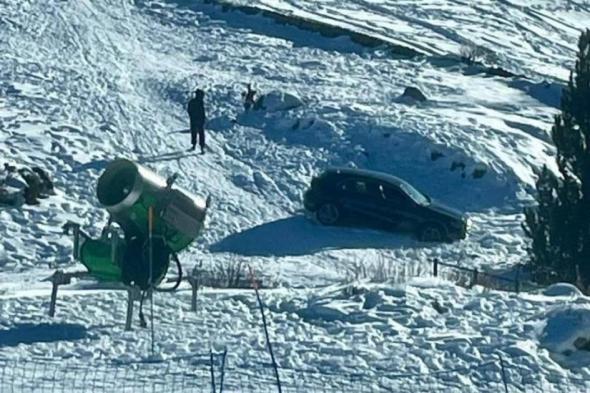 «جي
      بي
      إس»
      يقود
      سائحات
      في
      أندورا
      إلى
      منحدر
      للتزلج