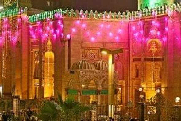 أجواء
مبهجة
وزينة
وفرحة
في
الليلة
الختامية
للاحتفال
بمولد
السيدة
زينب..
فيديو