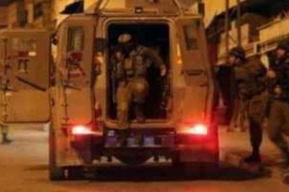 قوات الاحتلال الإسرائيلي تقتحم جنوب الخليل وتعتقل فلسطينيا وتحتجز آخرين
