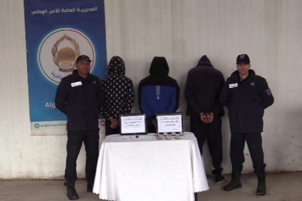 عنابة..
توقيف
3
أشخاص
وحجز
كمية
من
الكوكايين
والكيف