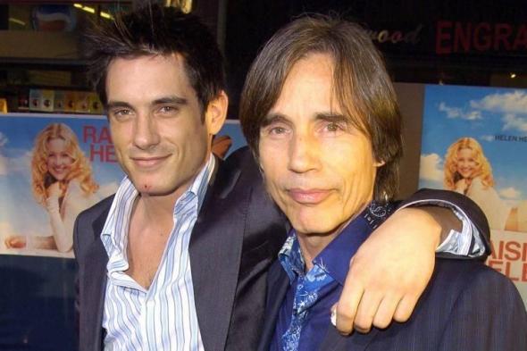 بعد
      صمت
      طويل..
      الكشف
      عن
      السبب
      الحقيقي
      لوفاة
      ابن
      النجم
      العالمي
      جاكسون
      براون