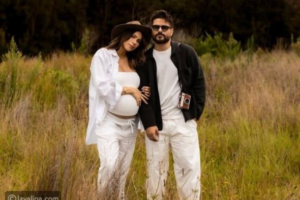 دانييلا رحمة تحتفي بالحمل بإطلالة بيضاء برفقة ناصيف زيتون