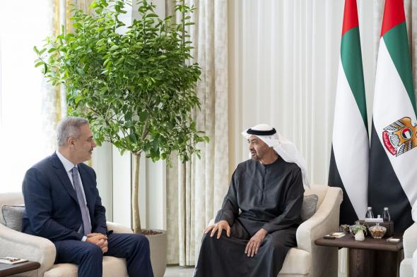 رئيس الدولة يبحث مع وزير الخارجية التركي تعزيز التعاون وتطورات الأوضاع في المنطقة