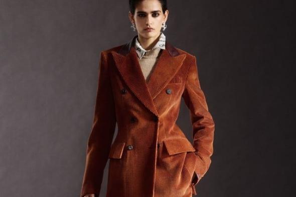 قوة الأناقة المهنية: قواعد الأزياء التي تعزز حضور المرأة القيادية