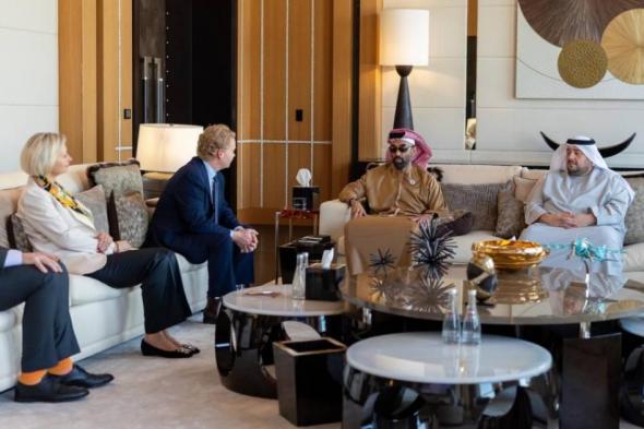 طحنون
      بن
      زايد
      ورئيس
      «بيكتل»
      يناقشان
      التحولات
      في
      قطاع
      الهندسة
      والبناء