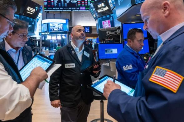 «وول
      ستريت»
      تتراجع
      بهبوط
      أسهم
      بنوك