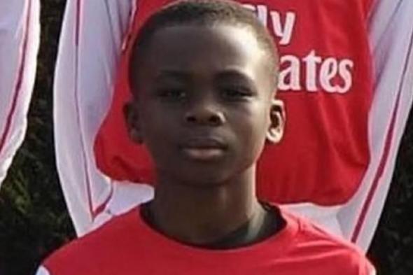 ساكا
      رفض
      ارتداء
      قميص
      «الملك»
      في
      السابعة
      من
      عمره