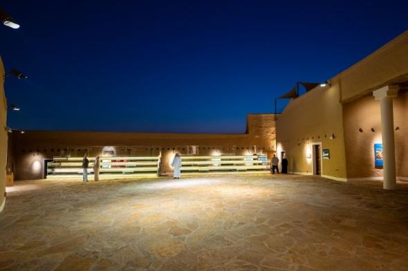 أضواء
العلم
والمعرفة
تشع
من
قصر
الأمير
ثنيان
بن
سعود
في
موسم
الدرعية